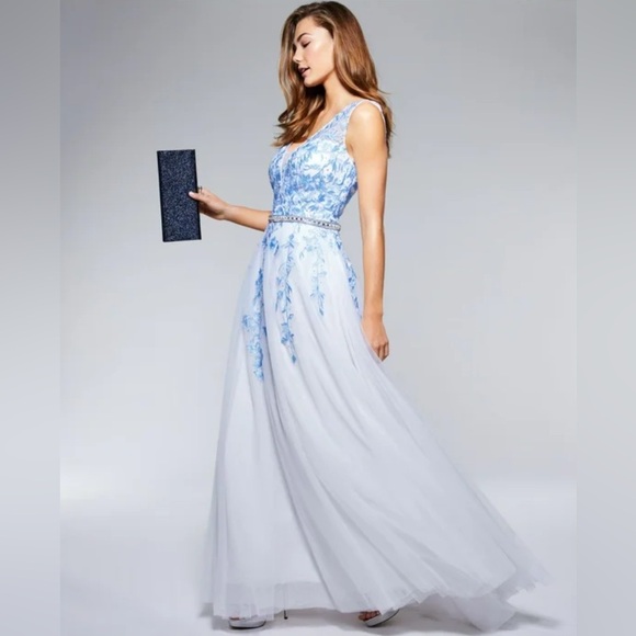 Elegant White Gown with Blue Floral Embroidery and Silver Belt - Picture 3 of 8